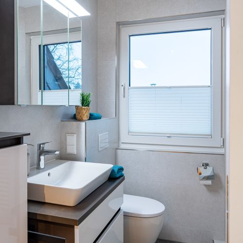 ferienwohnung1-waldblick-tannenriede-badezimmer-1