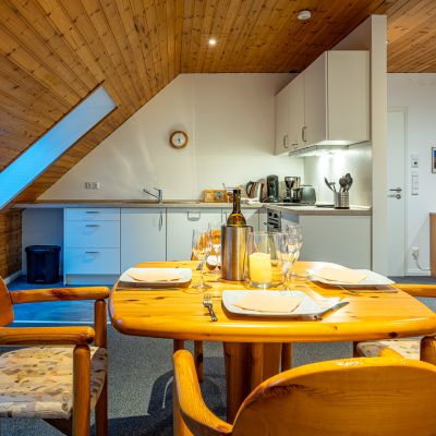 ferienwohnung2-dachterrasse-tannenriede-Essbereich-1