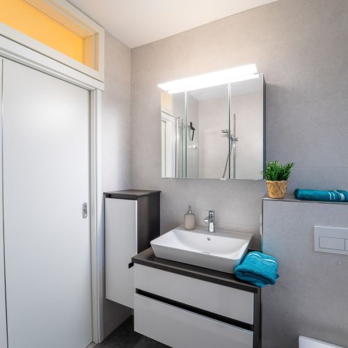 ferienwohnung1-waldblick-tannenriede-badezimmer-2
