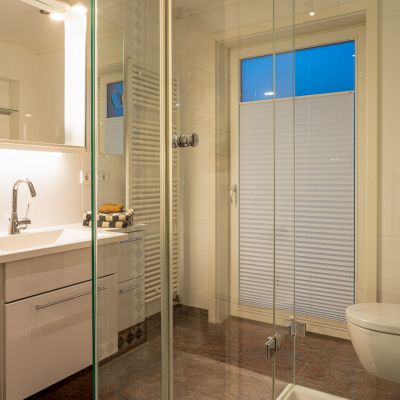 ferienwohnung2-dachterrasse-tannenriede-badezimmer-2